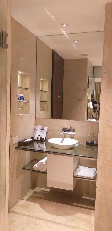 Hotel Park Plaza Shahdara Nueva Delhi Exterior foto